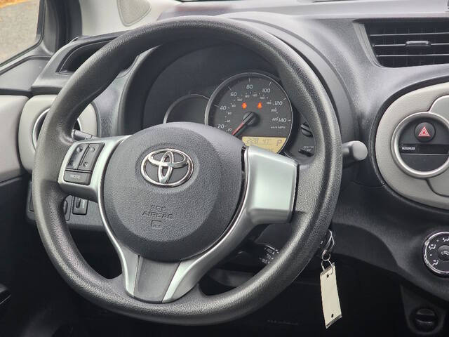 2012 Toyota Yaris 5-Door LE