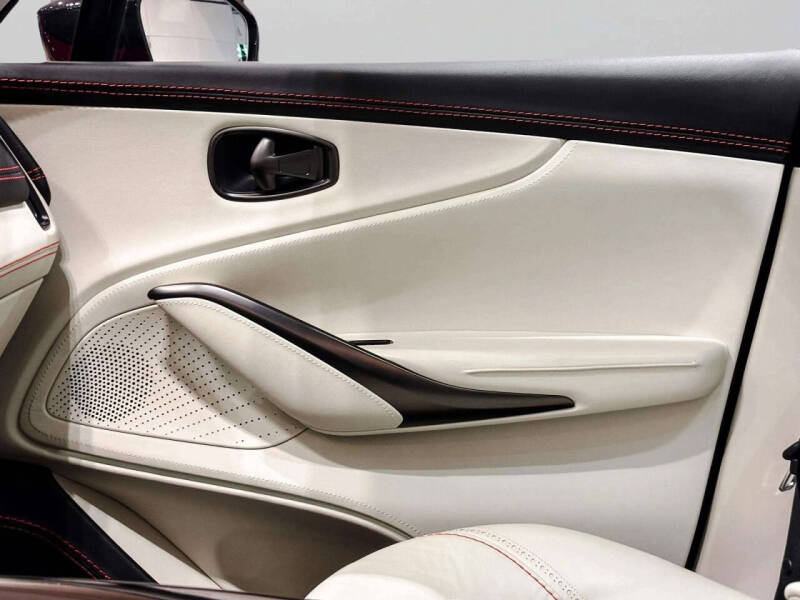 2021 Aston Martin DBX