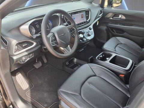 2025 Chrysler Voyager LX