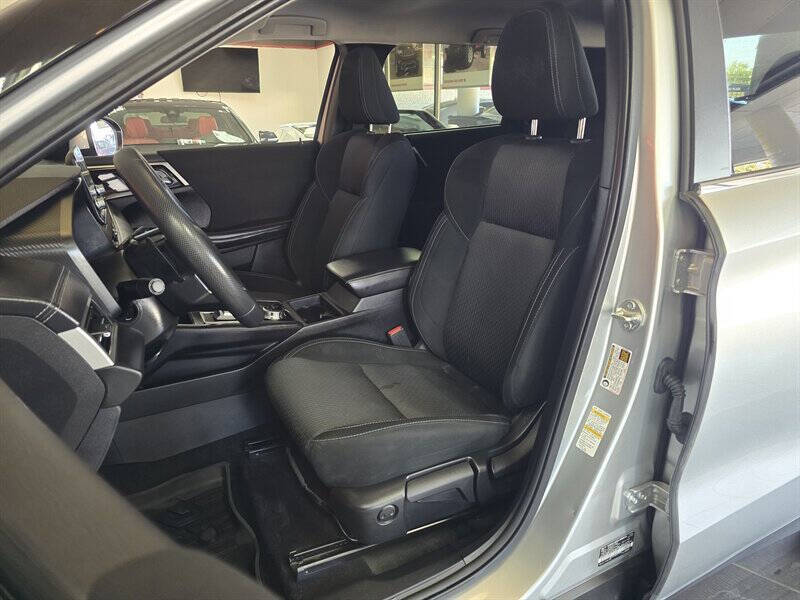 2024 Mitsubishi Outlander ES