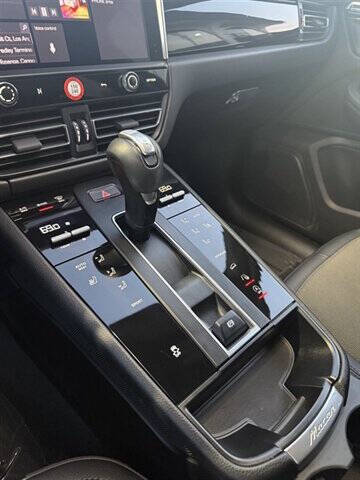 2023 Porsche Macan T