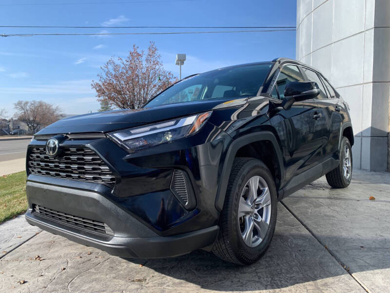 2022 Toyota RAV4 XLE photo 3