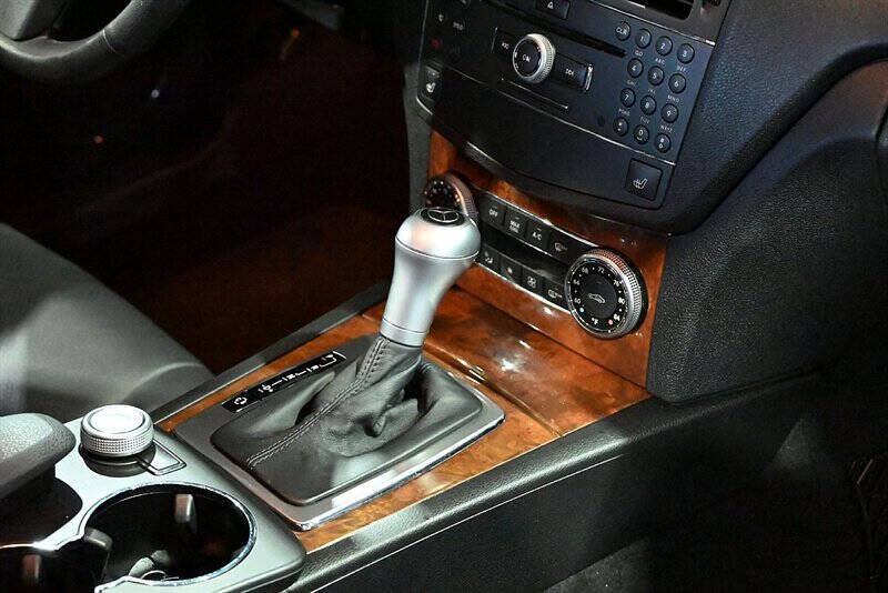 2009 Mercedes-Benz C-Class 26