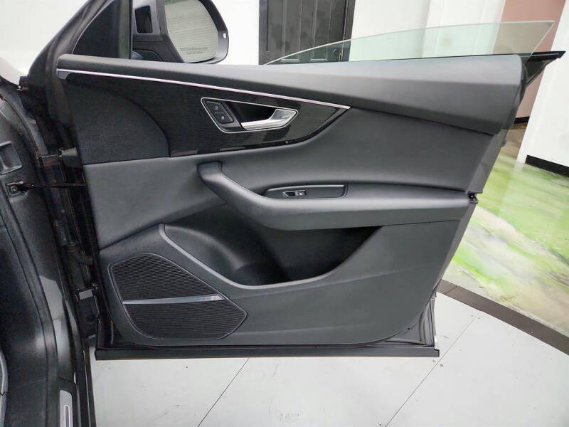 2019 Audi Q8 quattro Premium Plus 55 TFSI