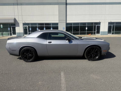 2016 Dodge Challenger SXT Plus