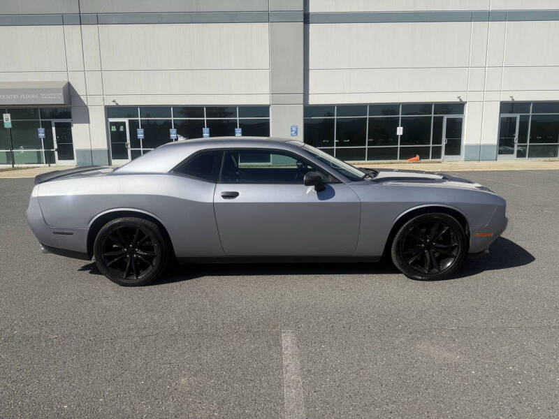 2016 Dodge Challenger SXT Plus