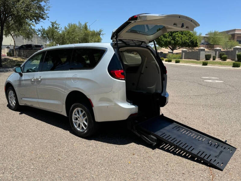 2023 Chrysler Pacifica Touring L