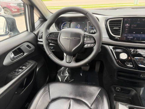 2024 Chrysler Pacifica Plug-In Hybrid Select