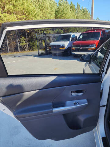 2014 Toyota Prius v Two