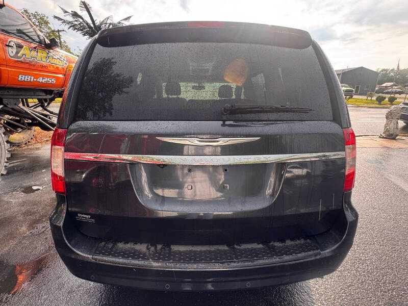 2014 Chrysler Town and Country Touring-L