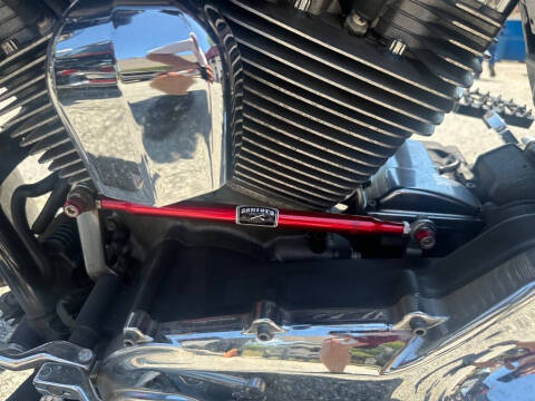 2011 Harley-Davidson FLHX -