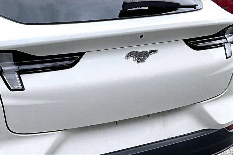2022 Ford Mustang Mach-E Select