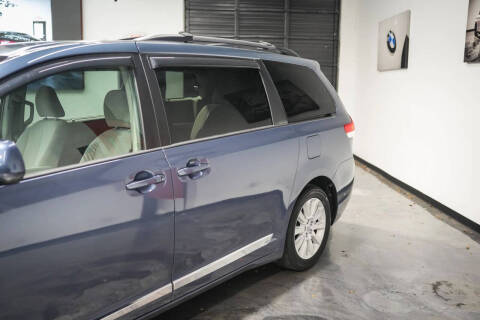 2013 Toyota Sienna LE 7-Passenger