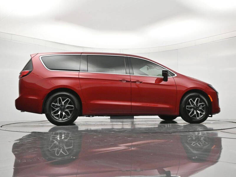 2027 Chrysler Pacifica Limited