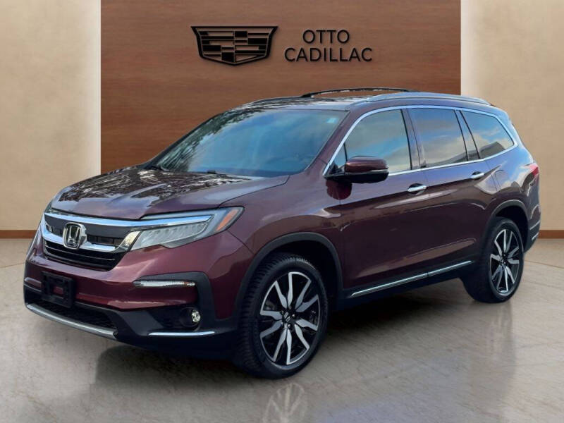 2021 Honda Pilot Touring w/Rear Captain's Chairs