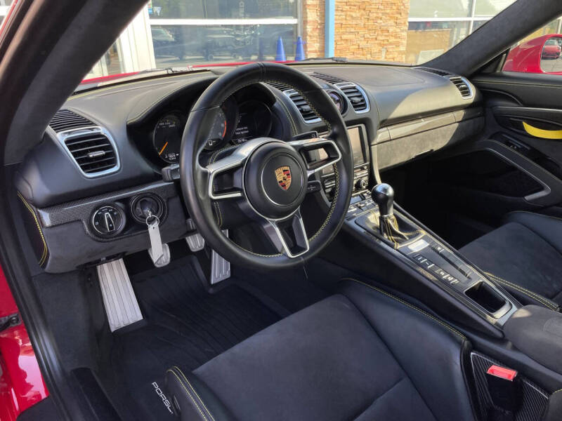 2016 Porsche Cayman GT4