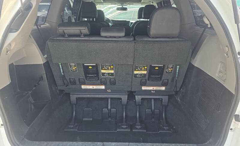 2017 Toyota Sienna SE 8-Passenger