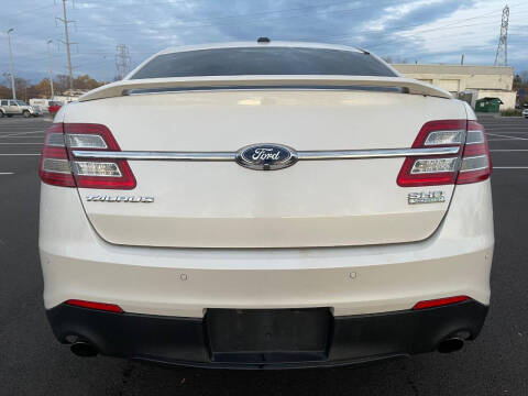 2014 Ford Taurus SHO