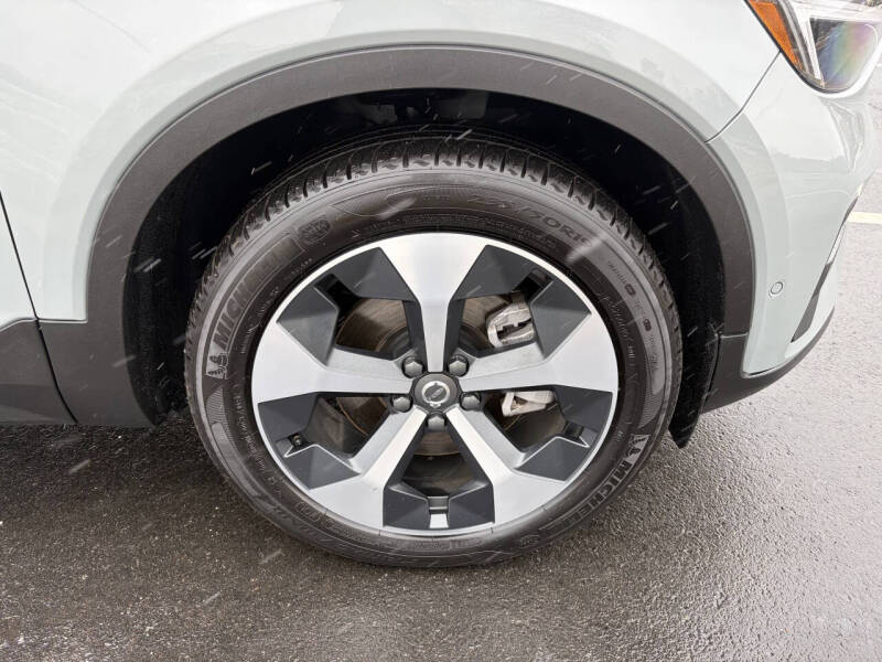 2025 Volvo XC40 B5 Plus Bright Theme