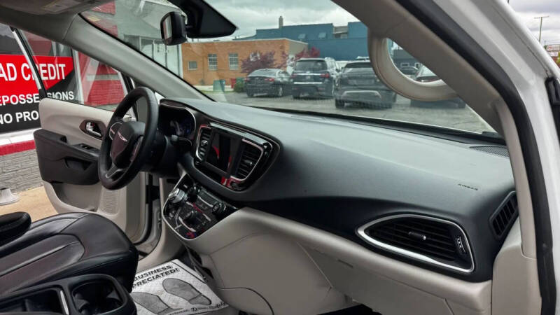 2020 Chrysler Voyager LXi