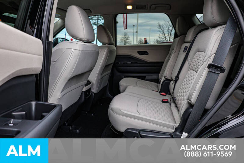 2024 Nissan Pathfinder SV