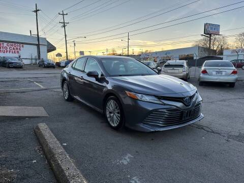 2018 Toyota Camry Hybrid for sale at Green Ride Inc in Nashville TN