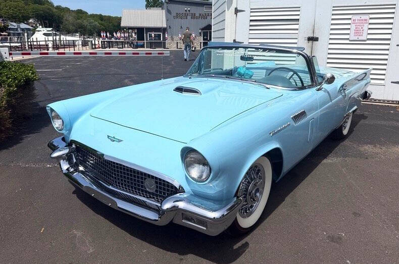1957 Ford Thunderbird