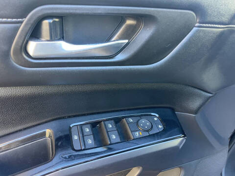 2022 Nissan Pathfinder SL