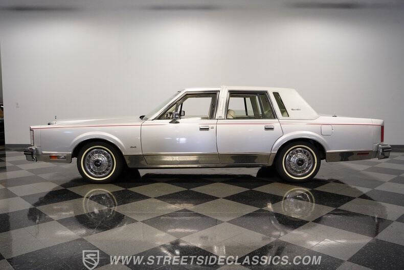 1984 Lincoln Town Car