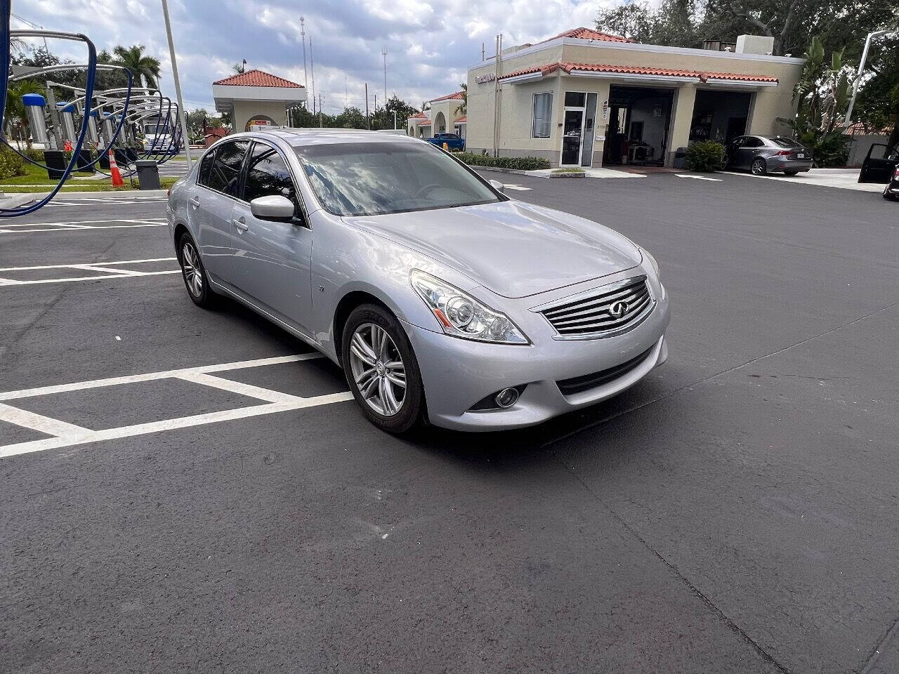 2015 INFINITI Q40 Sedan - $8,900