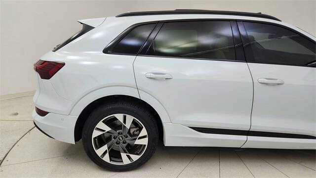 2022 Audi e-tron quattro Premium