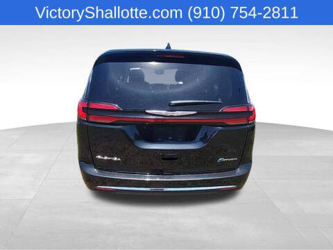 2024 Chrysler Pacifica Plug-In Hybrid Select