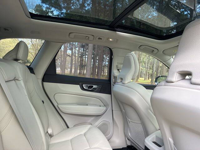 2025 Volvo XC60 T8 Plus Dark Theme