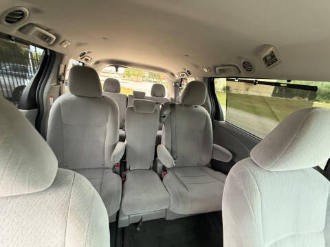 2017 Toyota Sienna LE 8-Passenger