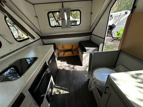2026 A Liner Expedition Rear Sofa