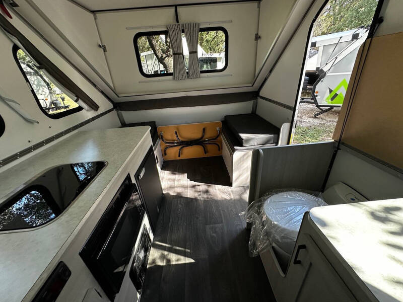 2026 A Liner Expedition Rear Sofa