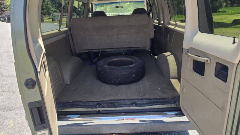 2004 Ford E-Series E-150 XLT