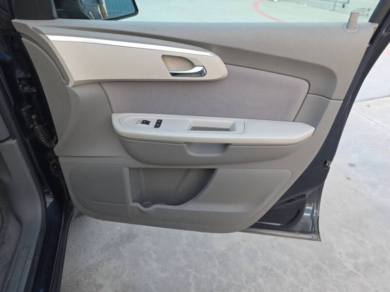 2011 Chevrolet Traverse LS