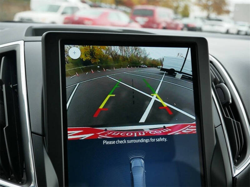 2022 Ford Edge Titanium