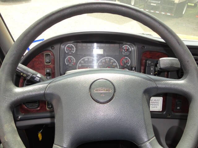 2013 Freightliner M2 106