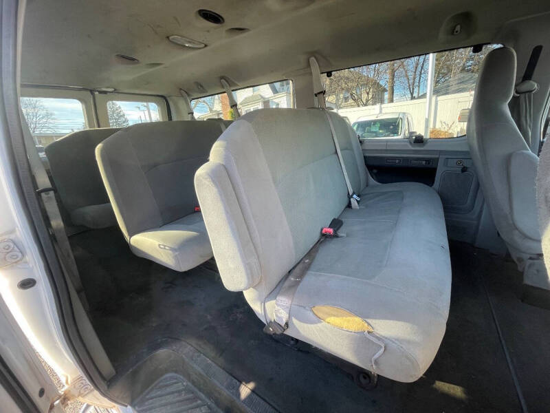 2010 Ford E-Series E-350 SD XLT