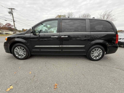 2016 Chrysler Town and Country Touring-L
