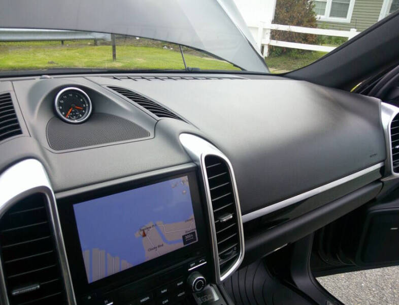 2017 Porsche Cayenne Platinum Edition