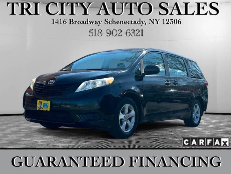 2011 Toyota Sienna Base's photo