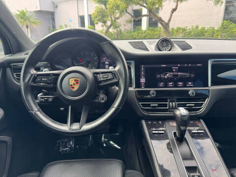 2023 Porsche Macan T
