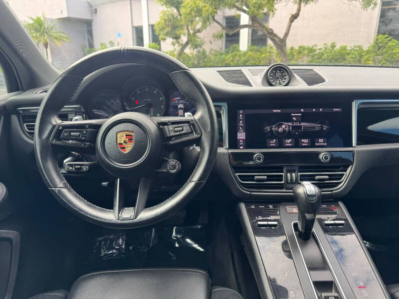 2023 Porsche Macan T