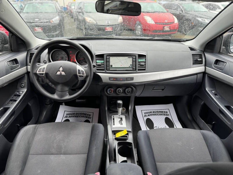 2008 Mitsubishi Lancer ES photo 9