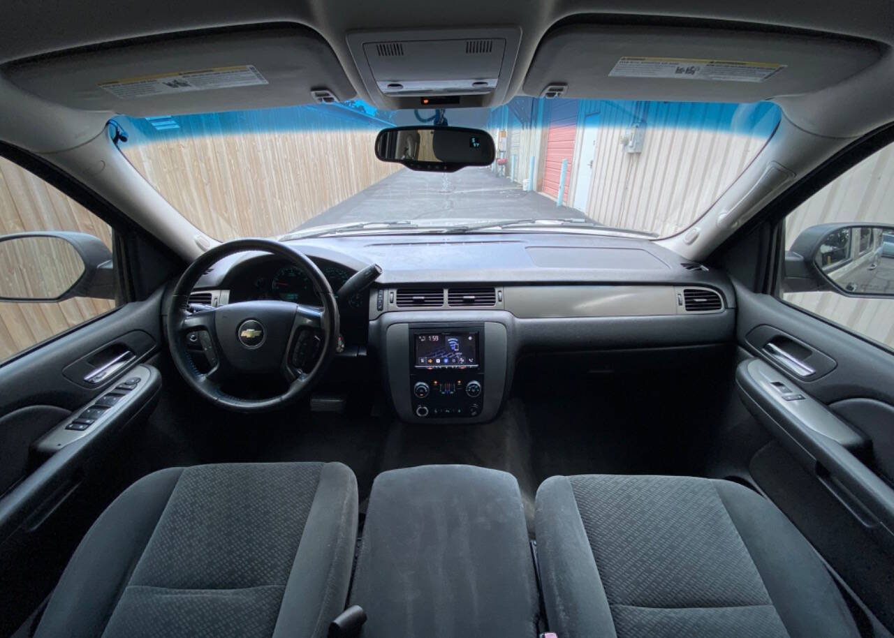 2008 Chevrolet Suburban 36
