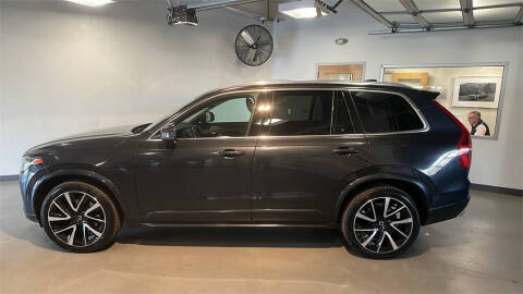 2021 Volvo XC90 T6 Momentum 6-Passenger