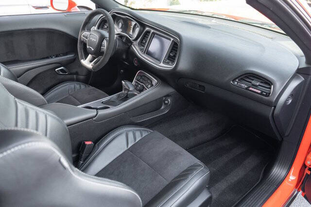 2018 Dodge Challenger 32